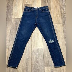 🛍️Signature Levi Strauss high rise skinny jeans size 6- W28 excellent condition